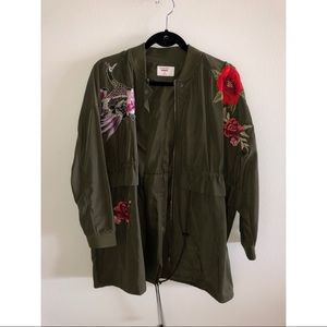 Castro trench coat with embroidery of roses NWOT🌹